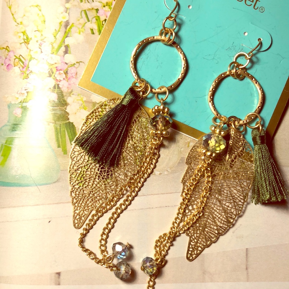 Gold leaf & green tassel earrings NWT